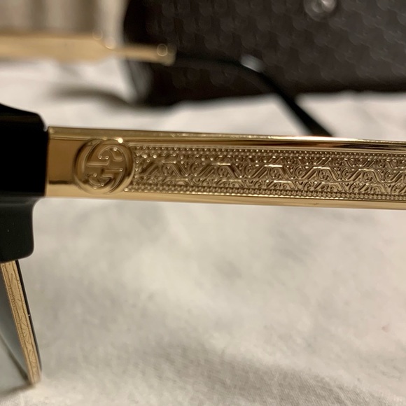 Authentic Gucci sunglasses with case - Picture 6 of 10